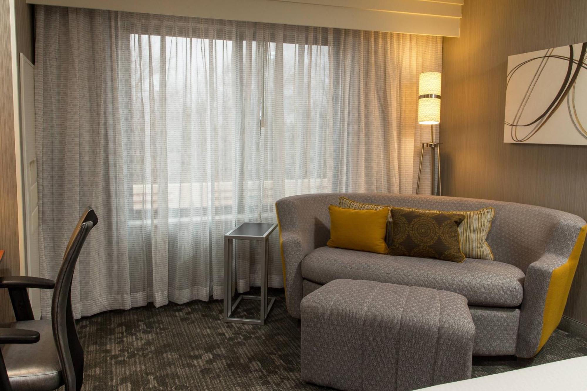 Courtyard By Marriott Hotel