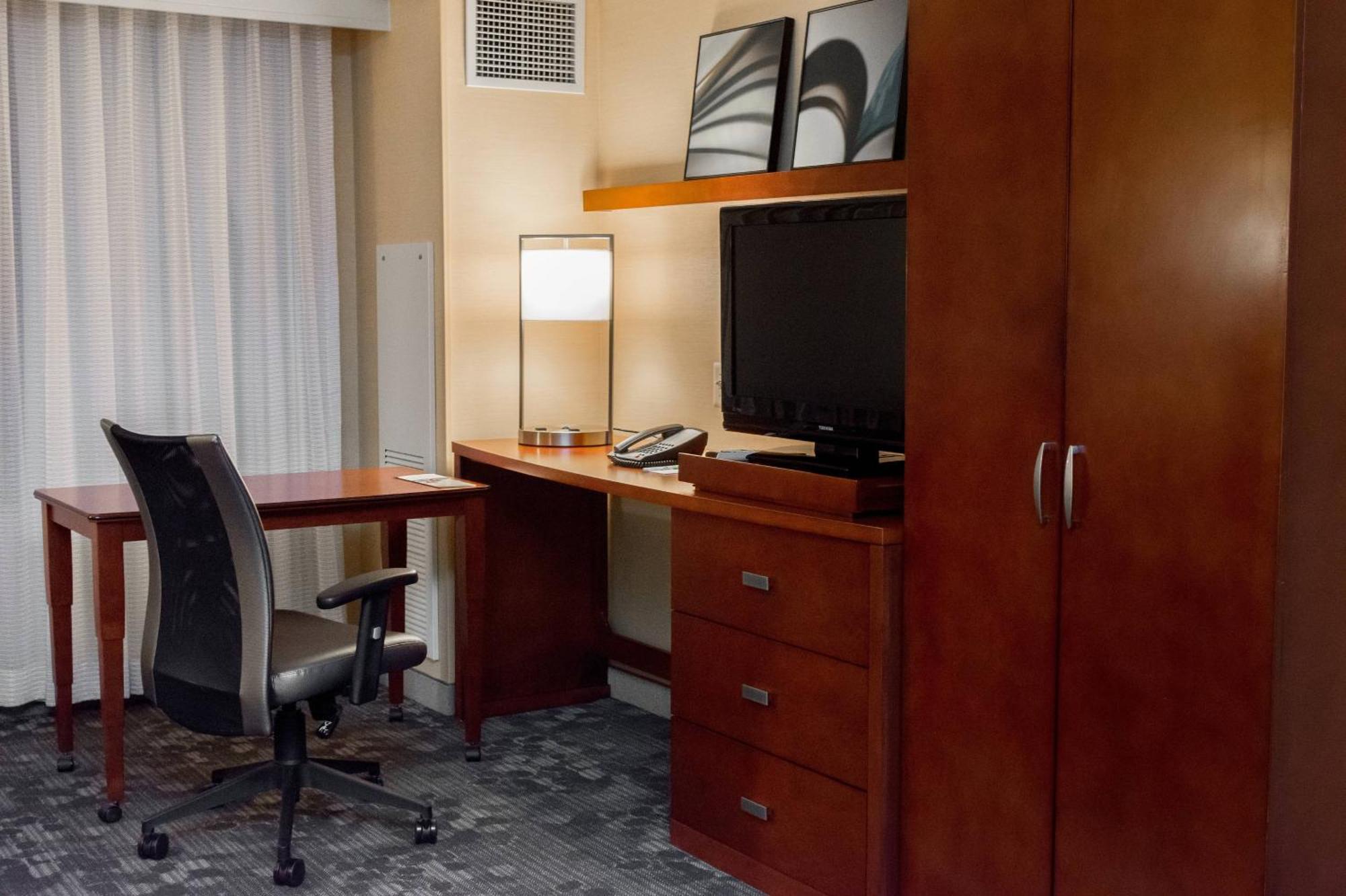 Hotel Courtyard By Marriott