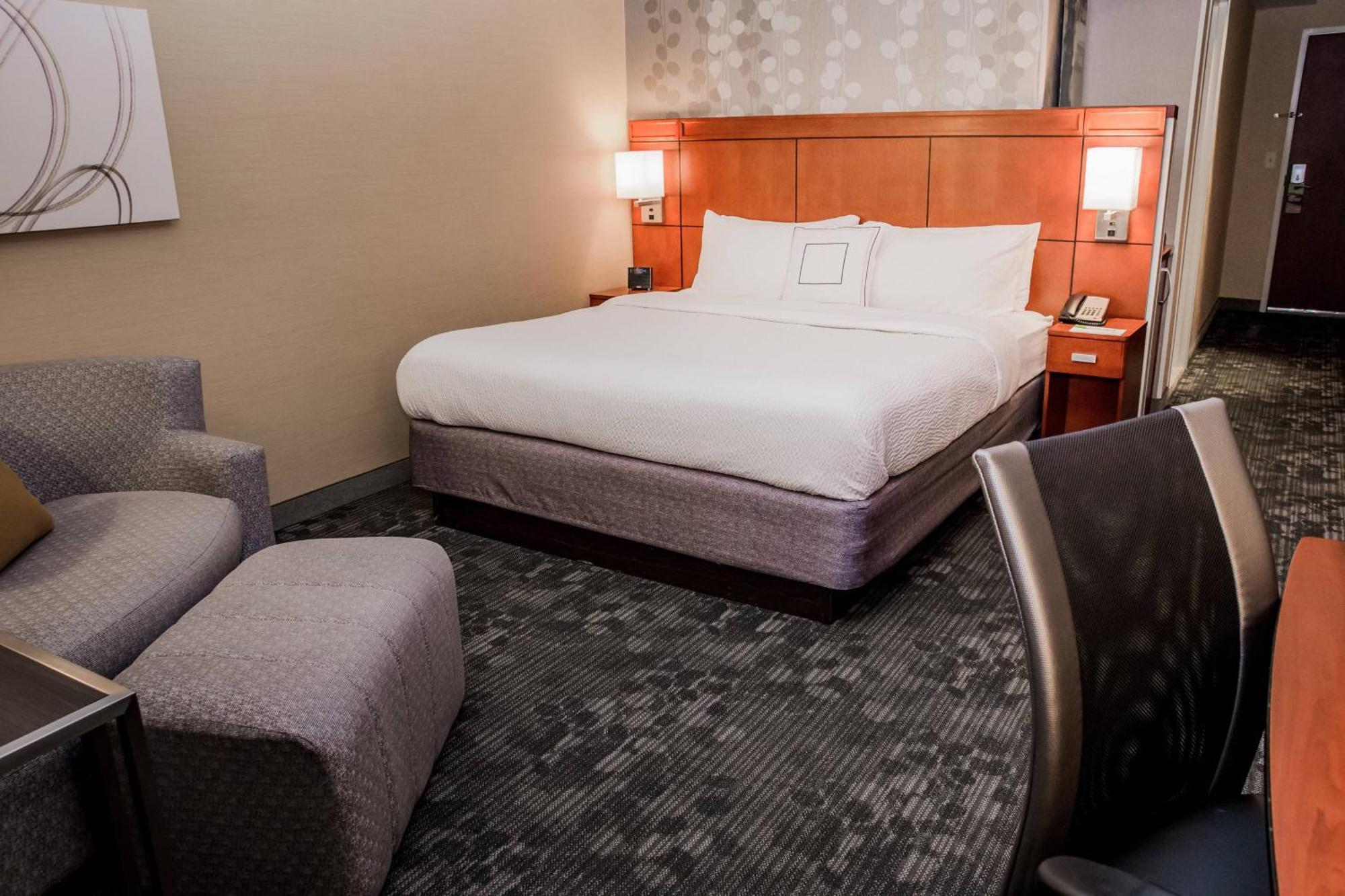 Courtyard By Marriott Lafayette